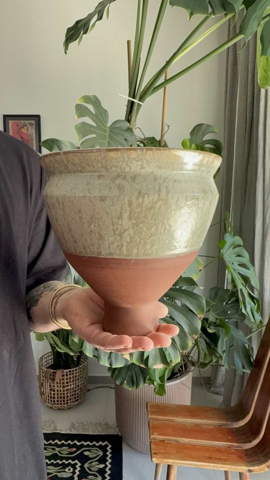 קערה עמוקה מחימר טרקוטה בעבודת יד